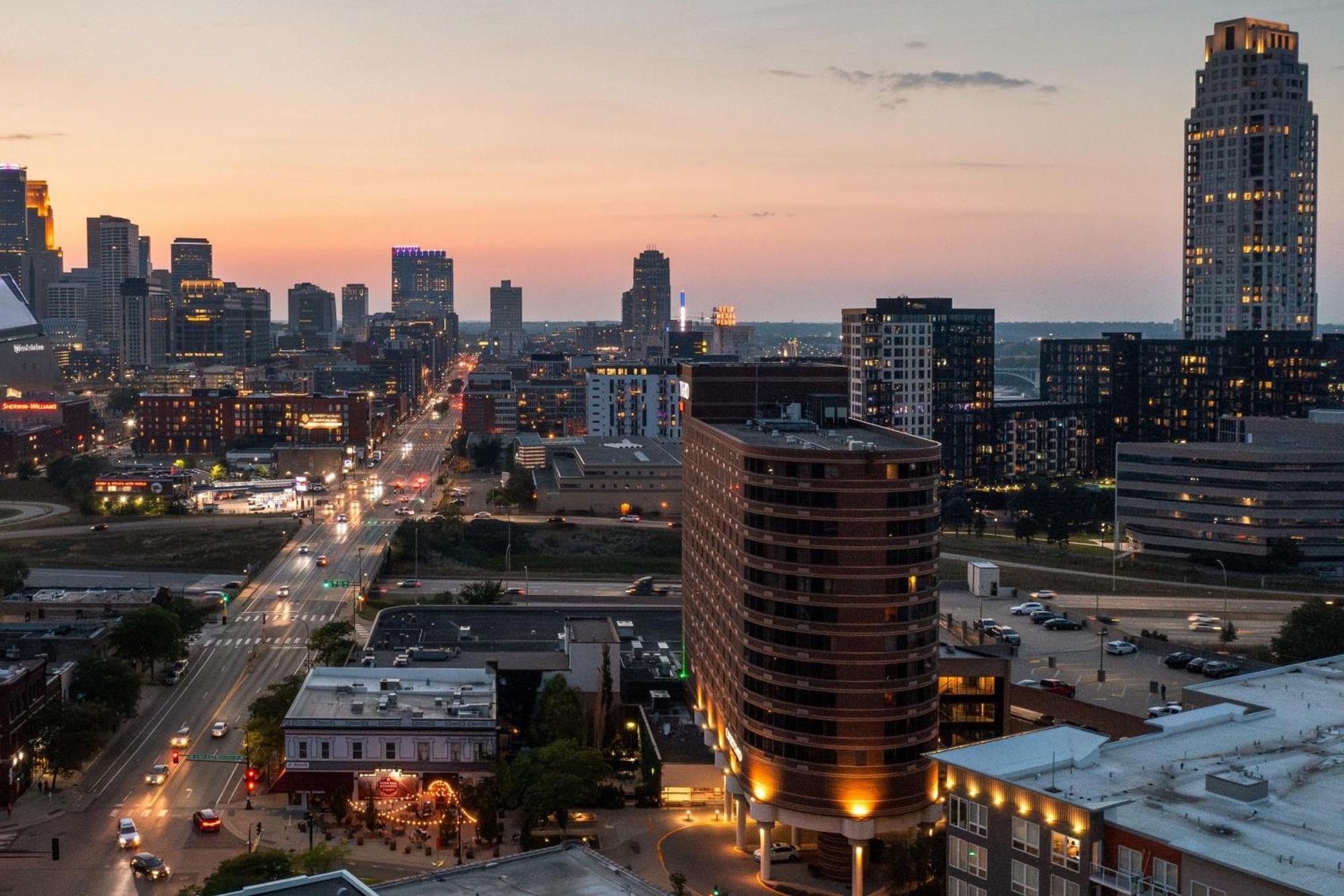 Courtyard By Marriott Minneapolis Downtown Extérieur photo